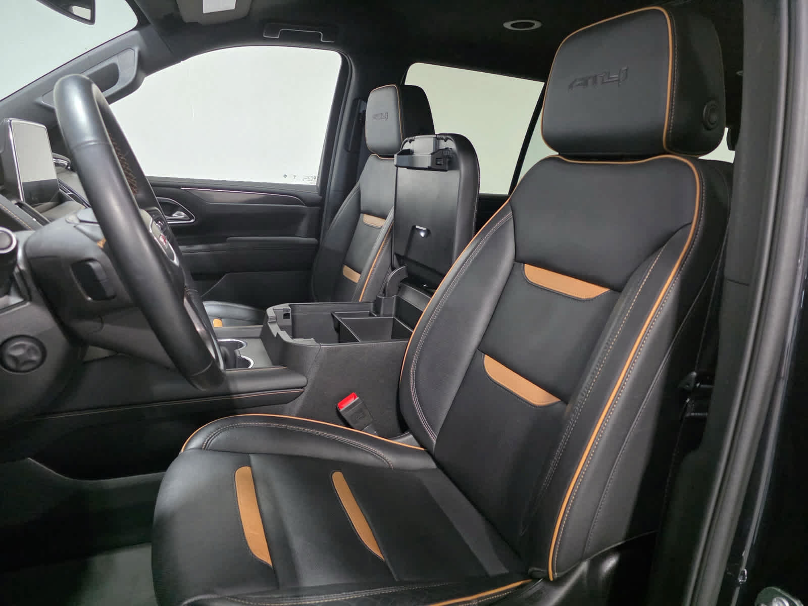 Used 2024 GMC Yukon AT4 AWD/4WD image 10