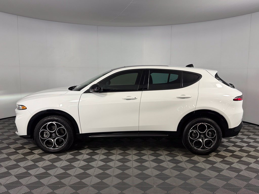 Used 2025 Alfa Romeo Tonale AWD/4WD image 10