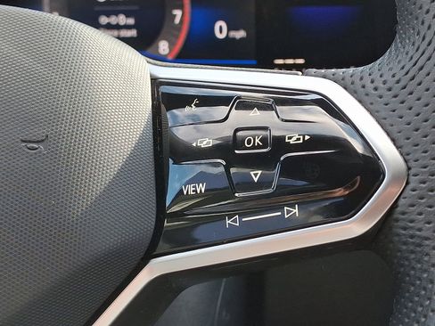 Used 2022 Volkswagen Tiguan SE R-Line image 24