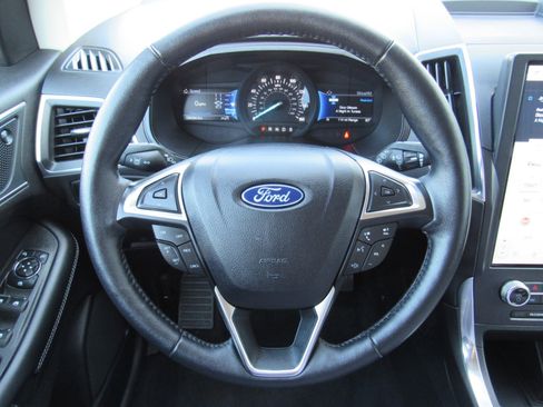 Used 2024 Ford Edge Titanium image 15
