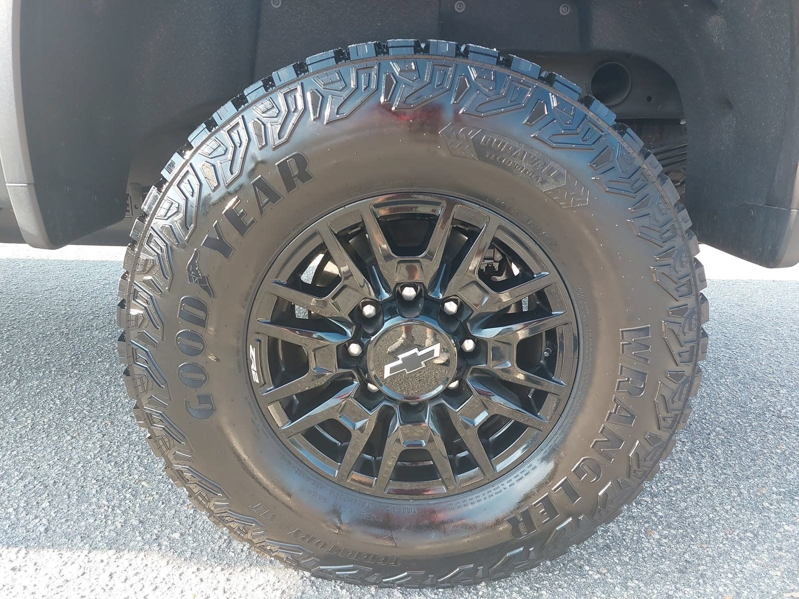 Used 2026 Chevrolet Silverado 2500 ZR2 w/ LPO, Dark Essentials Package AWD/4WD image 33