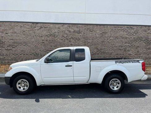 Used 2018 Nissan Frontier S RWD image 2