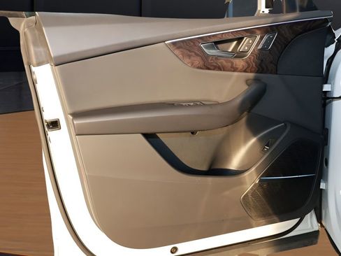 Used 2021 Audi Q8 Prestige image 25