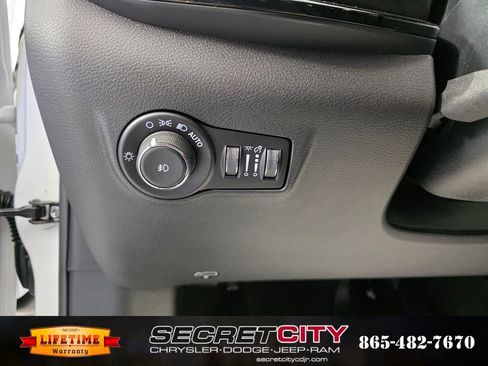 New 2026 Jeep Compass Latitude image 14
