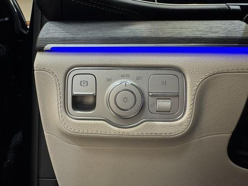 Certified 2025 Mercedes-Benz GLS 450 4MATIC image 28