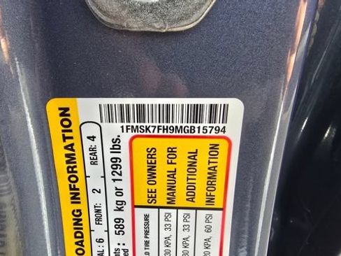 Used 2021 Ford Explorer Limited w/ Equipment Group 301A RWD image 4
