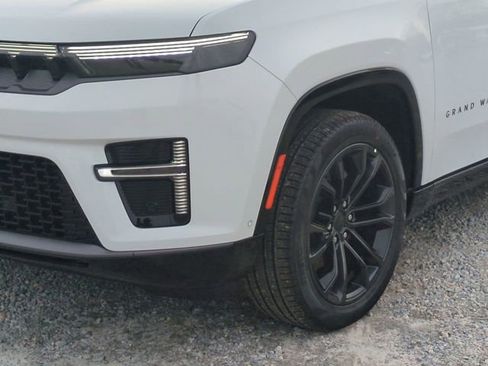 New 2026 Jeep Grand Wagoneer L Summit w/ Premium Group III image 9