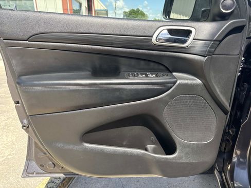 Used 2021 Jeep Grand Cherokee Laredo X RWD image 18