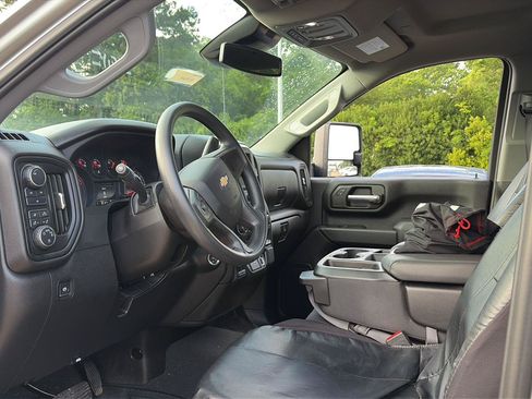 Used 2025 Chevrolet Silverado 2500 Custom w/ Custom Value Package AWD/4WD image 4