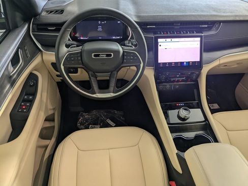 New 2025 Jeep Grand Cherokee Limited image 12