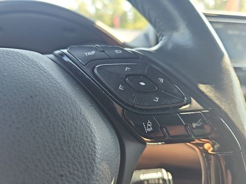 Used 2018 Toyota C-HR XLE FWD image 26