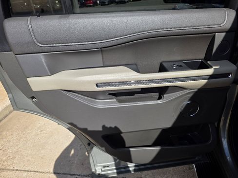 Used 2019 Ford Expedition XLT w/ Equipment Group 202A AWD/4WD image 25