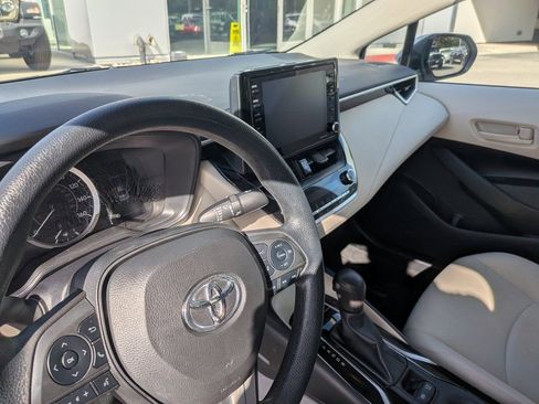 Used 2022 Toyota Corolla LE image 11