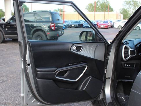 Used 2025 Kia Soul LX w/ LX Technology Package FWD image 18