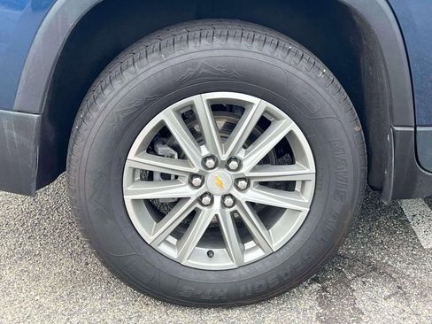 Used 2023 Chevrolet Traverse LT image 12