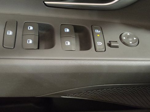 Used 2025 Hyundai Elantra SE FWD image 27