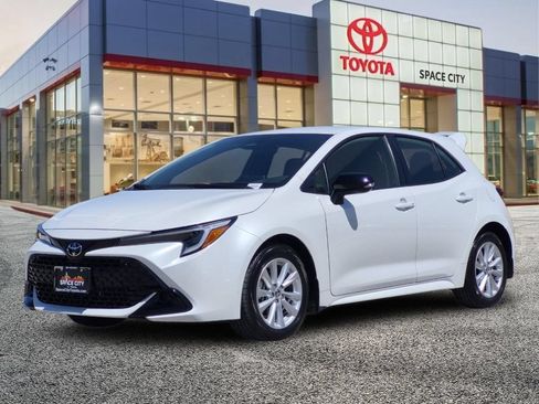 Used 2026 Toyota Corolla SE FWD image 2