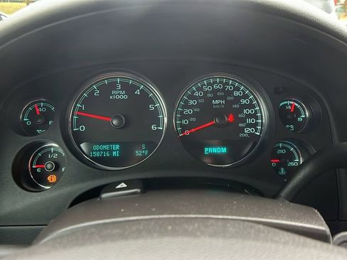 Used 2014 Chevrolet Suburban LS image 27