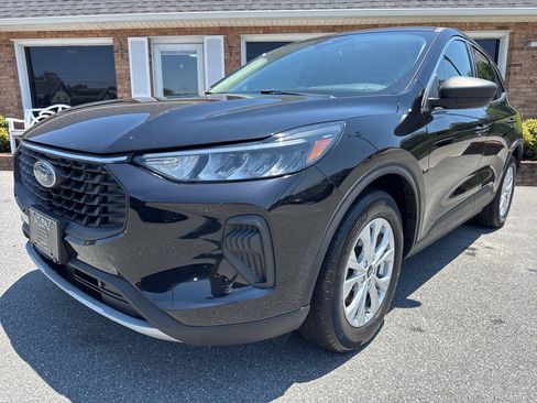 Used 2023 Ford Escape Active w/ Tech Pack #1 FWD image 4