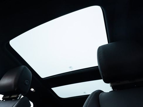 Used 2024 Land Rover Range Rover Evoque S image 23