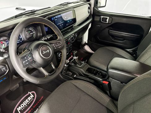 Used 2024 Jeep Wrangler Unlimited w/ Convenience Group AWD/4WD image 8