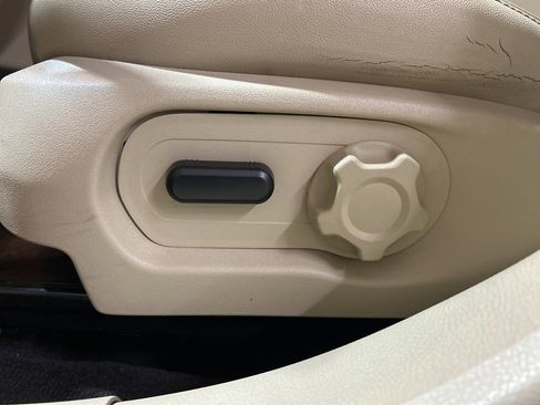 Used 2017 Ford Taurus SEL w/ Equipment Group 201A image 18