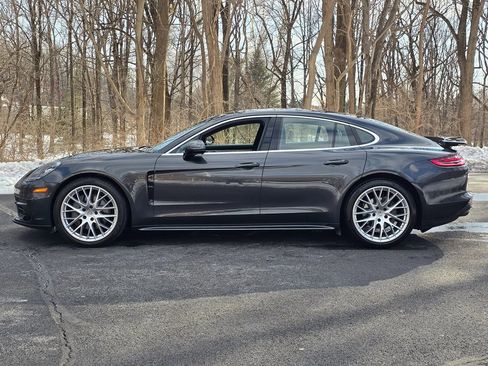 Used 2017 Porsche Panamera 4S w/ Premium Package Plus image 3