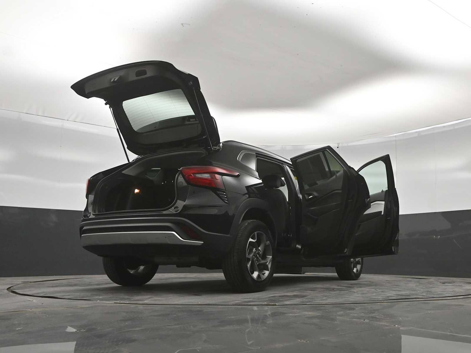 Used 2025 Chevrolet Trax LT FWD image 49
