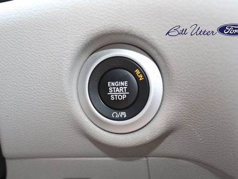 Used 2024 Chrysler Pacifica Touring-L FWD image 22