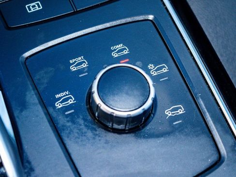 Used 2018 Mercedes-Benz GLE 350 4MATIC w/ Premium 2 Package image 15