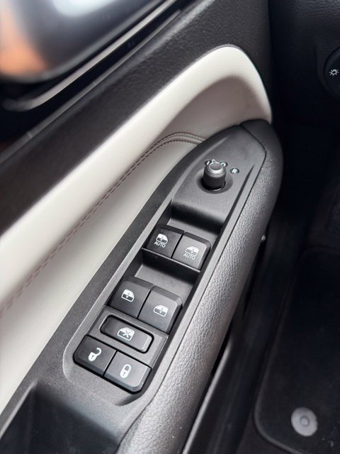 Used 2023 Jeep Compass Limited w/ Sun and Sound Group AWD/4WD image 19