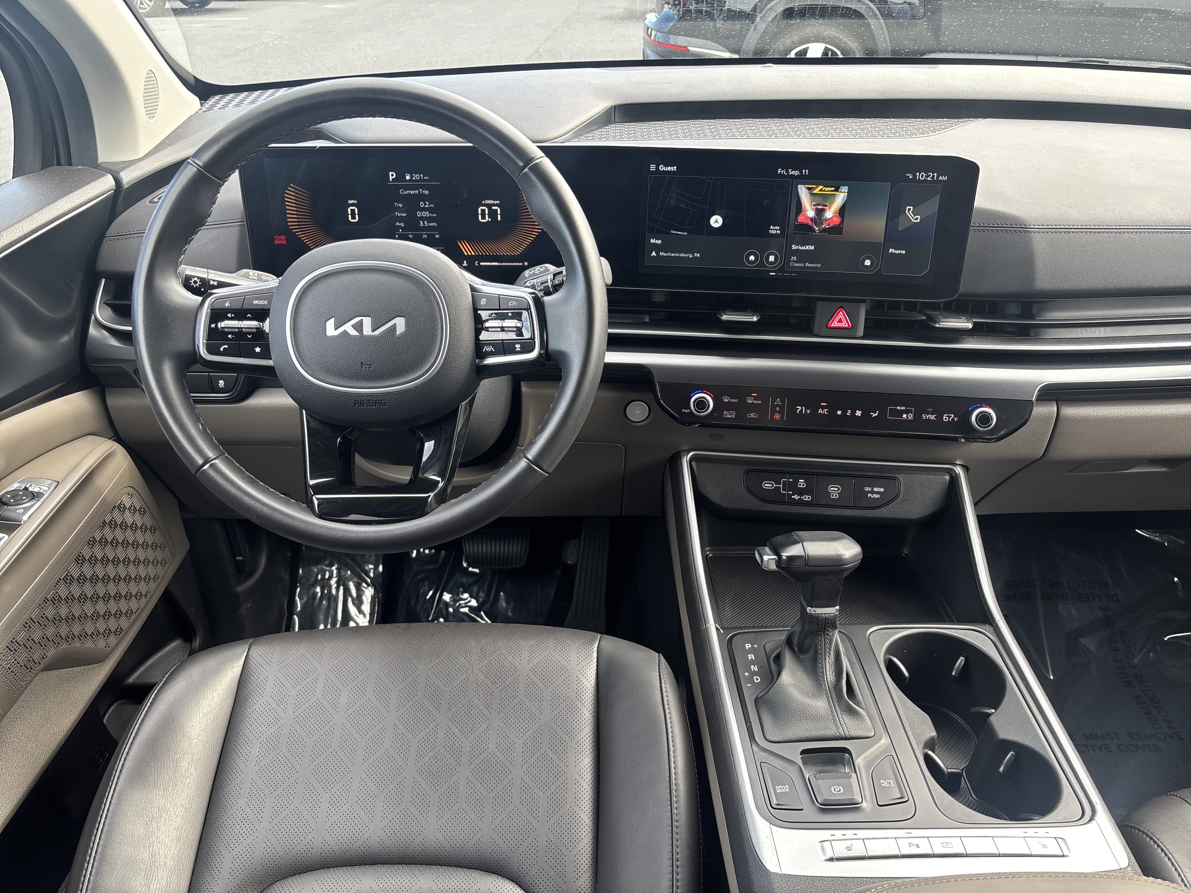 Used 2025 Kia Carnival FWD image 2