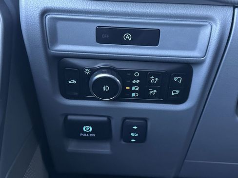 Used 2025 Ford F150 Lariat w/ Equipment Group 501A Mid image 18