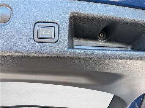 Used 2022 Chevrolet Equinox Premier FWD image 7