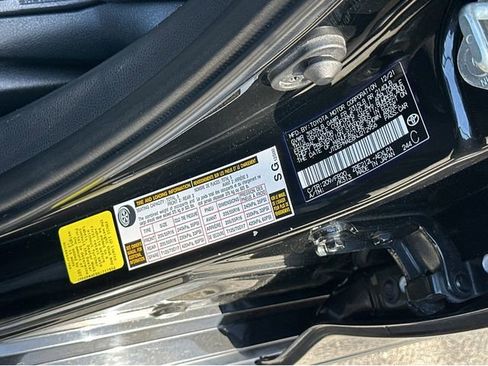 Used 2022 Toyota Corolla LE FWD image 39