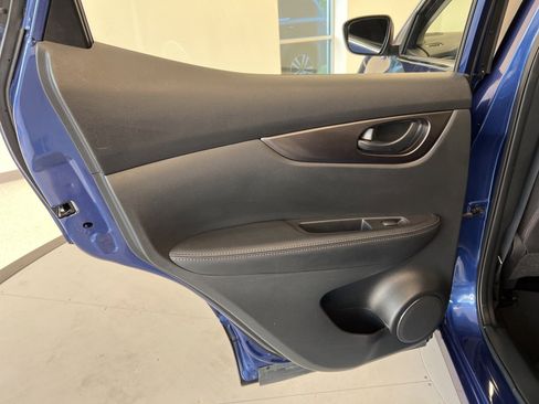 Used 2022 Nissan Rogue Sport S image 30