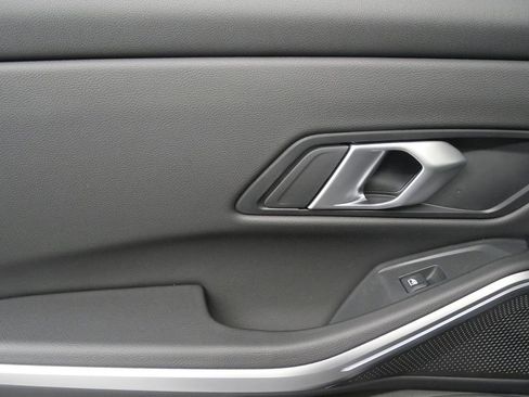 Used 2025 BMW 330i Sedan w/ Convenience Package image 15