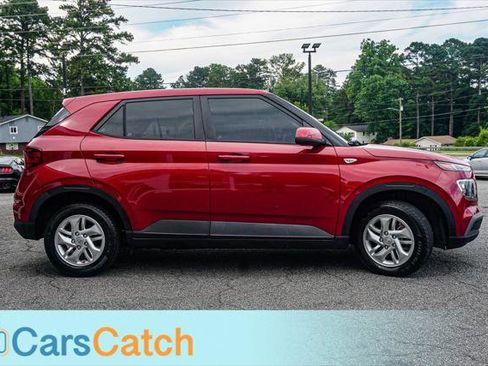 Used 2021 Hyundai Venue SE FWD image 2