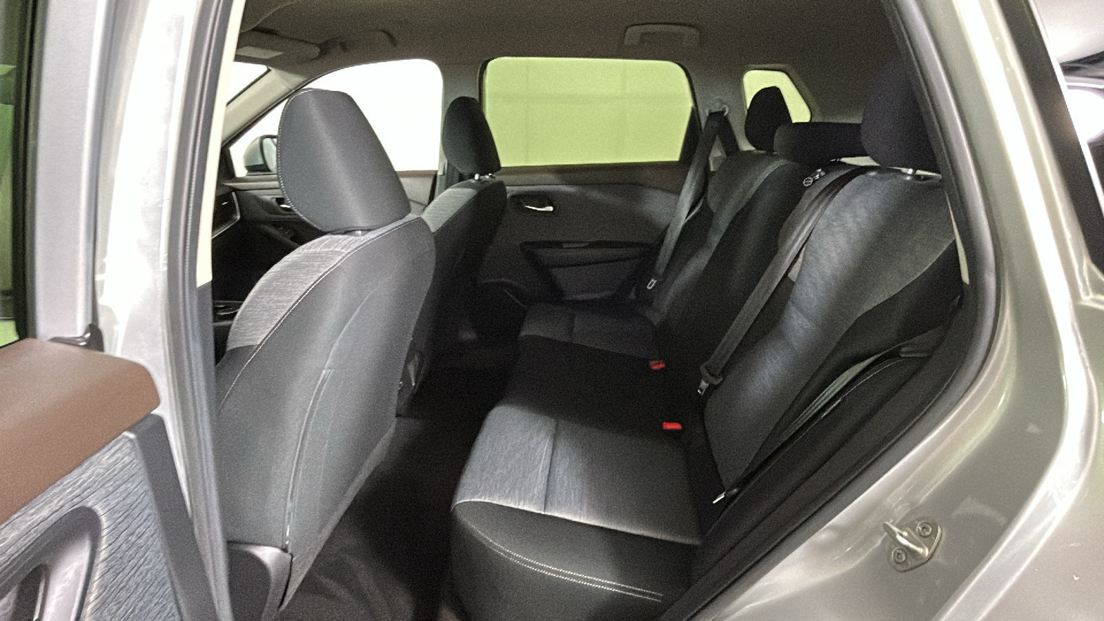 Used 2023 Nissan Rogue SV AWD/4WD image 33