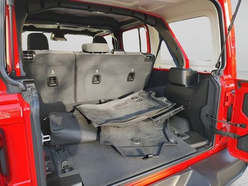 Certified 2025 Jeep Wrangler Unlimited Sahara image 32