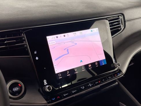 Used 2025 Jeep Wagoneer 4WD image 14