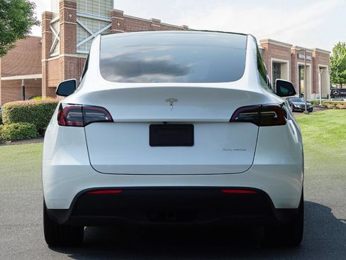 Used 2023 Tesla Model Y Long Range AWD/4WD image 5