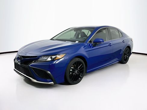 Used 2024 Toyota Camry XSE FWD image 3