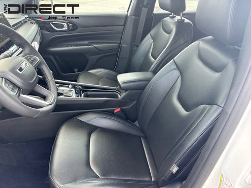 Used 2026 Jeep Compass Limited AWD/4WD image 13