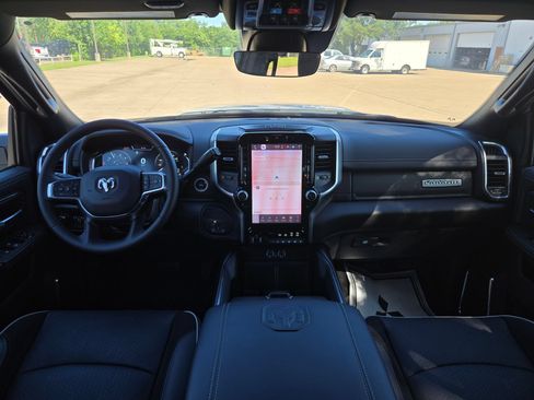 Used 2025 RAM 2500 Laramie AWD/4WD image 15