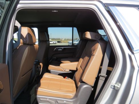 Used 2026 Chevrolet Tahoe High Country image 15