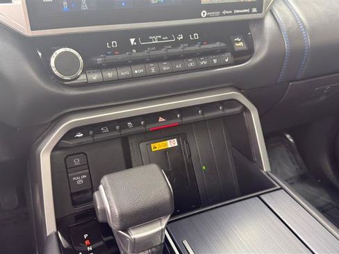 Used 2024 Toyota Sequoia Platinum AWD/4WD image 38