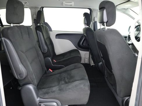 Used 2016 Dodge Grand Caravan SXT w/ Rear Park Assist Package FWD image 13