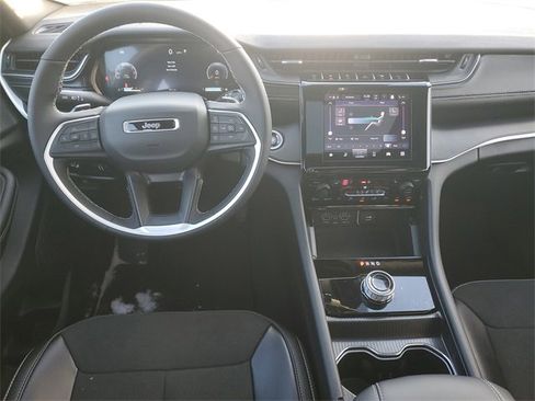 New 2025 Jeep Grand Cherokee L Altitude image 14