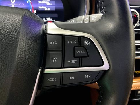 Used 2024 Toyota Highlander Platinum AWD/4WD image 19